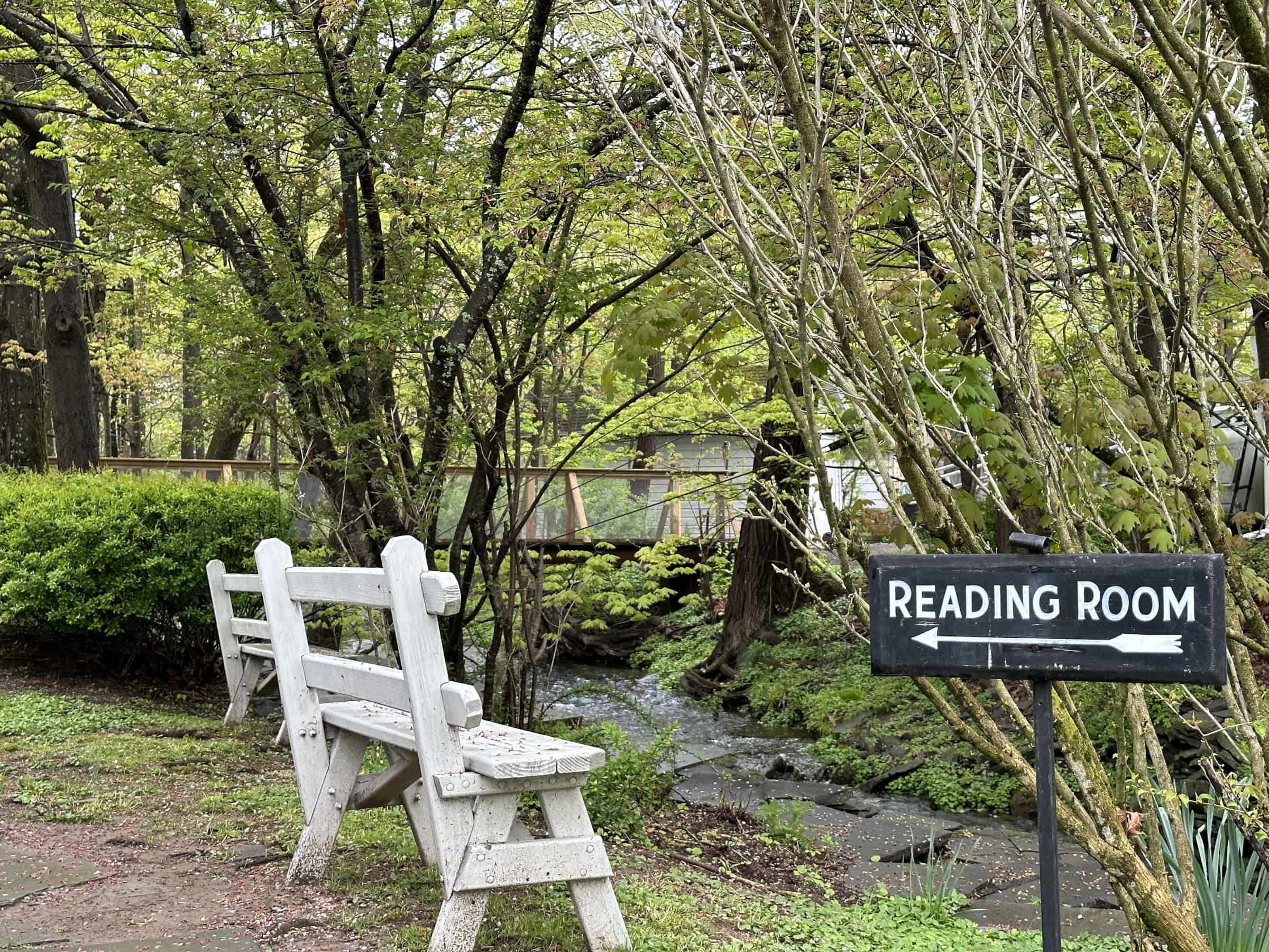Sign to reading room
